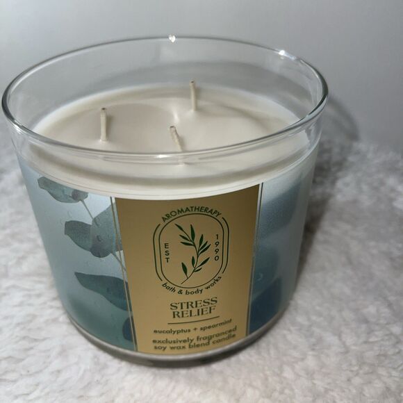 Bath & Body Works Aroma Stress Relief Eucalyptus Spearmint 3 Wick Candle Soy Wax - Picture 4 of 5